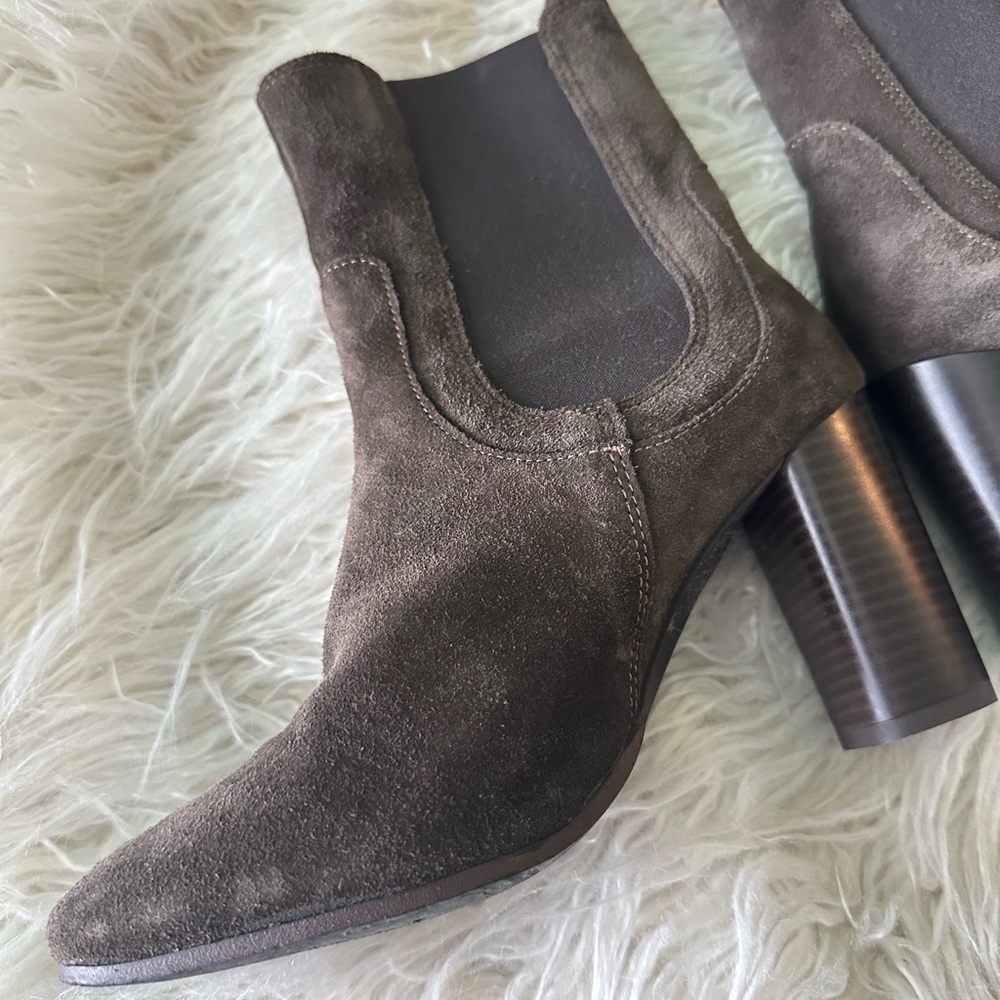 Chic Dark Brown Suede Heeled Boots